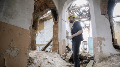 «Гэта кніга, якую зараз пішу». Як аўтар бэстсэлера «Радзіва Прудок» вяртае зь нябыту Нараўлянскі палац 