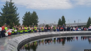 «Пікет у інтэрнэце». Працаўнікоў «Белавія» і Нацыянальнага аэрапорту судзяць за зварот супраць гвалту