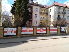 Насупраць беларускага консульства ў Беластоку з’явіліся плакаты БНР  