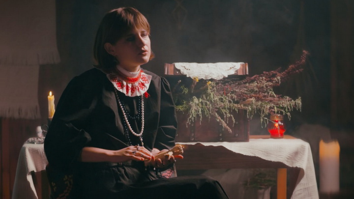 Anastasia Rydlevskaya стварыла гіпнатычны саўндтрэк да новага рамана Макара «Ніці»