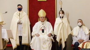 У менскай катэдры прайшла разьвітальная імша мітрапаліта Кандрусевіча