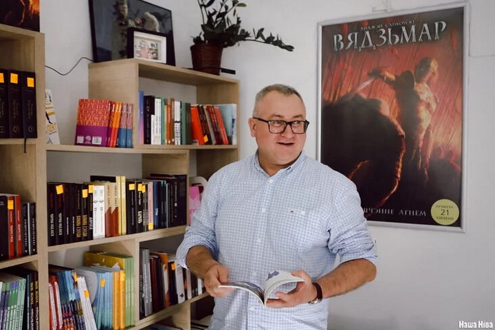 Ці выйдзе біяграфія Пазняка і ў чым галоўная праблема беларускай літаратуры? Янушкевіч — пра тыражы і канкурэнцыю з рускай кнігай