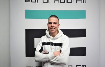 16-гадовы скакун з шастом пераехаў з Іркуцка, чытае белліт і лістуецца з Монда