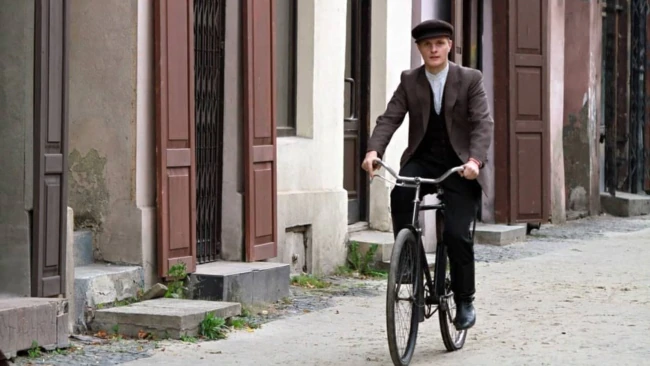 «Амапаўцы ў мяне кніжкі замаўлялі». Як жыве «самы хуткі журналіст Горадні», якому зламалі абедзьве рукі 