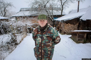 «Кожны, хто зьехаў, урэшце павінен вярнуцца». Беларус з Байкала Алег Рудакоў праз 35 гадоў наноў абжываецца ў бацькоўскай хаце 