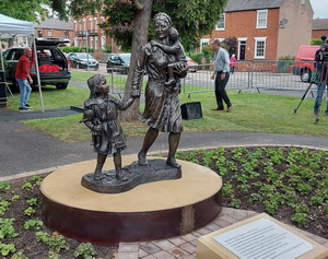 У брытанскім Ньюарку паставілі помнік польцы, якая ратавала з гета яўрэйскіх дзяцей 