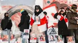 Жанчыны правялі флэшмоб «Гвалтаўнік на тваім шляху»